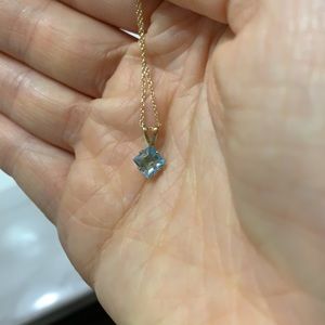 NWOT Med-length blue topaz necklace w/ gold chain